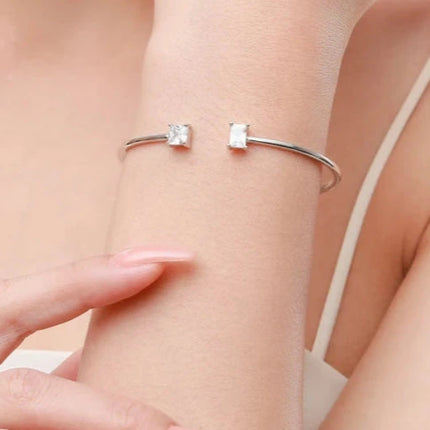 Armreif - Asymmetric Sparkle – Silber mit Zirkonia